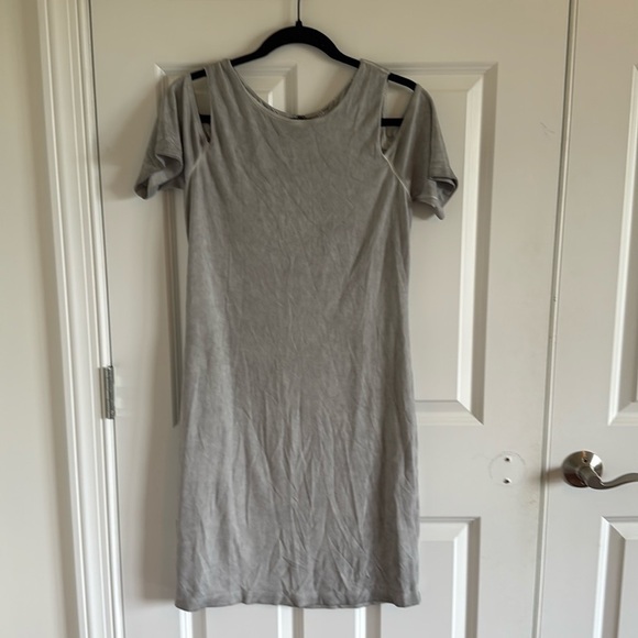 Tart Dresses & Skirts - Tart Collections Gray Clouds Knit Cold Shoulder Knee Length Dress Size Medium